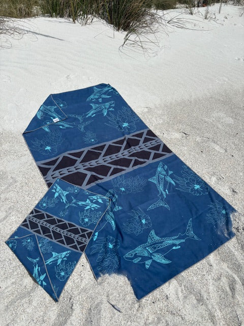 Shark Coast XL Eco-friendly Sand-Free Beach Towel